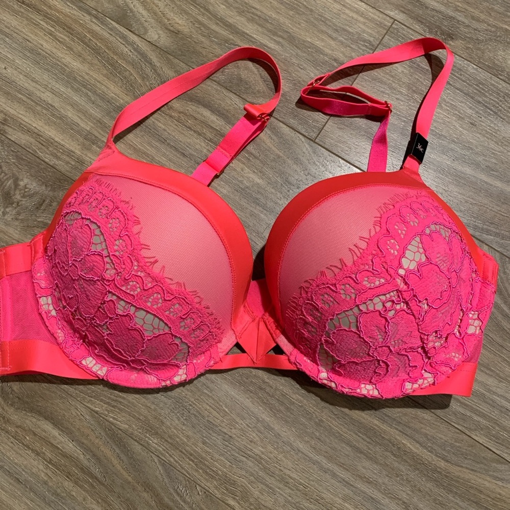Victoria’s Secret 
Very Sexy Push-Up